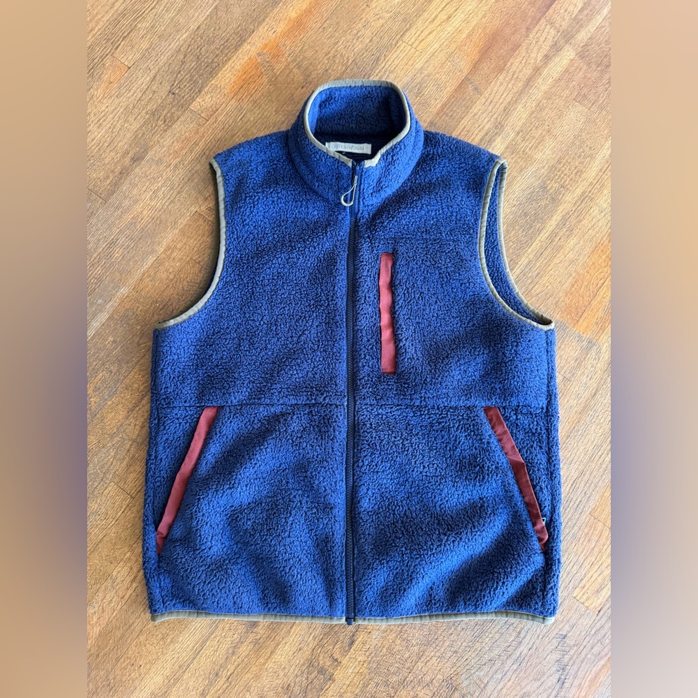 men’s outerknown sherpa vest. size large.